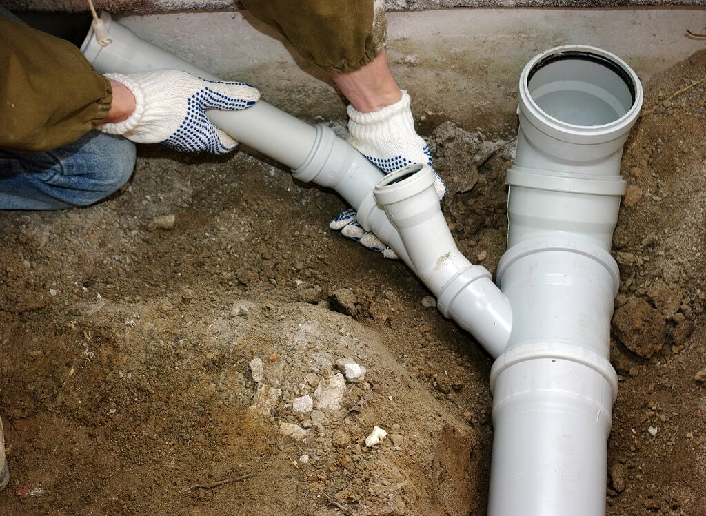 Installing plumbing with correct drainage fall ratio