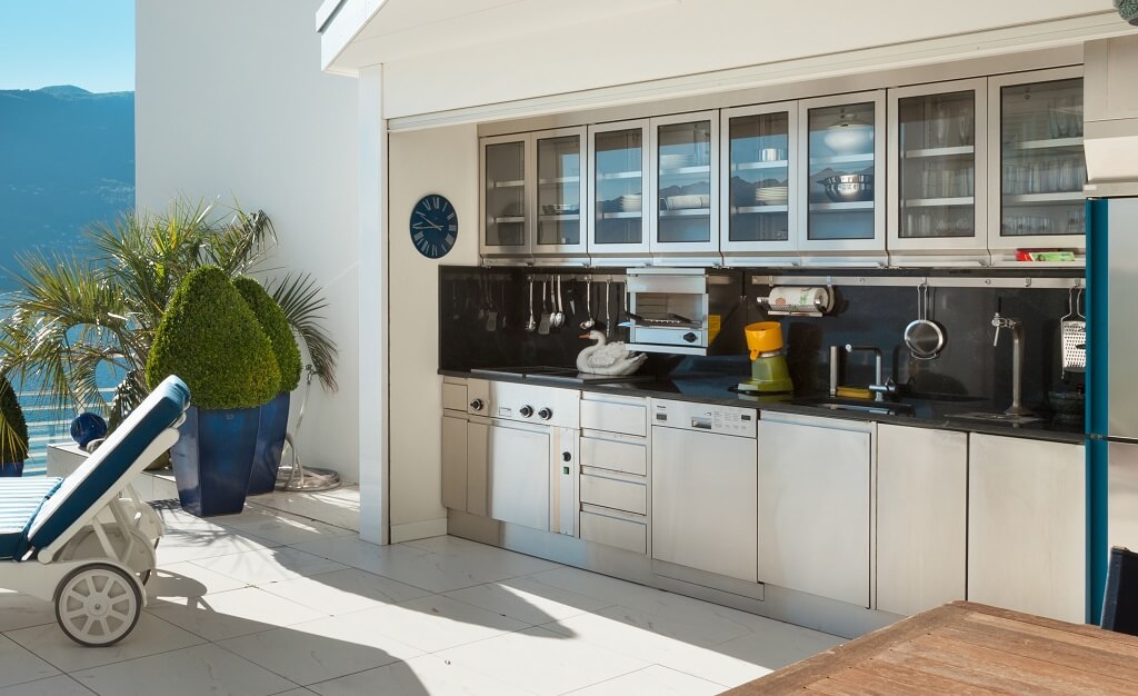 Outdoor kitchens - plumb in your outdoor kitchen in time for summer